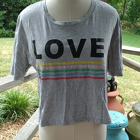 Tops - Cropped LOVE shirt large rainbow 🌈